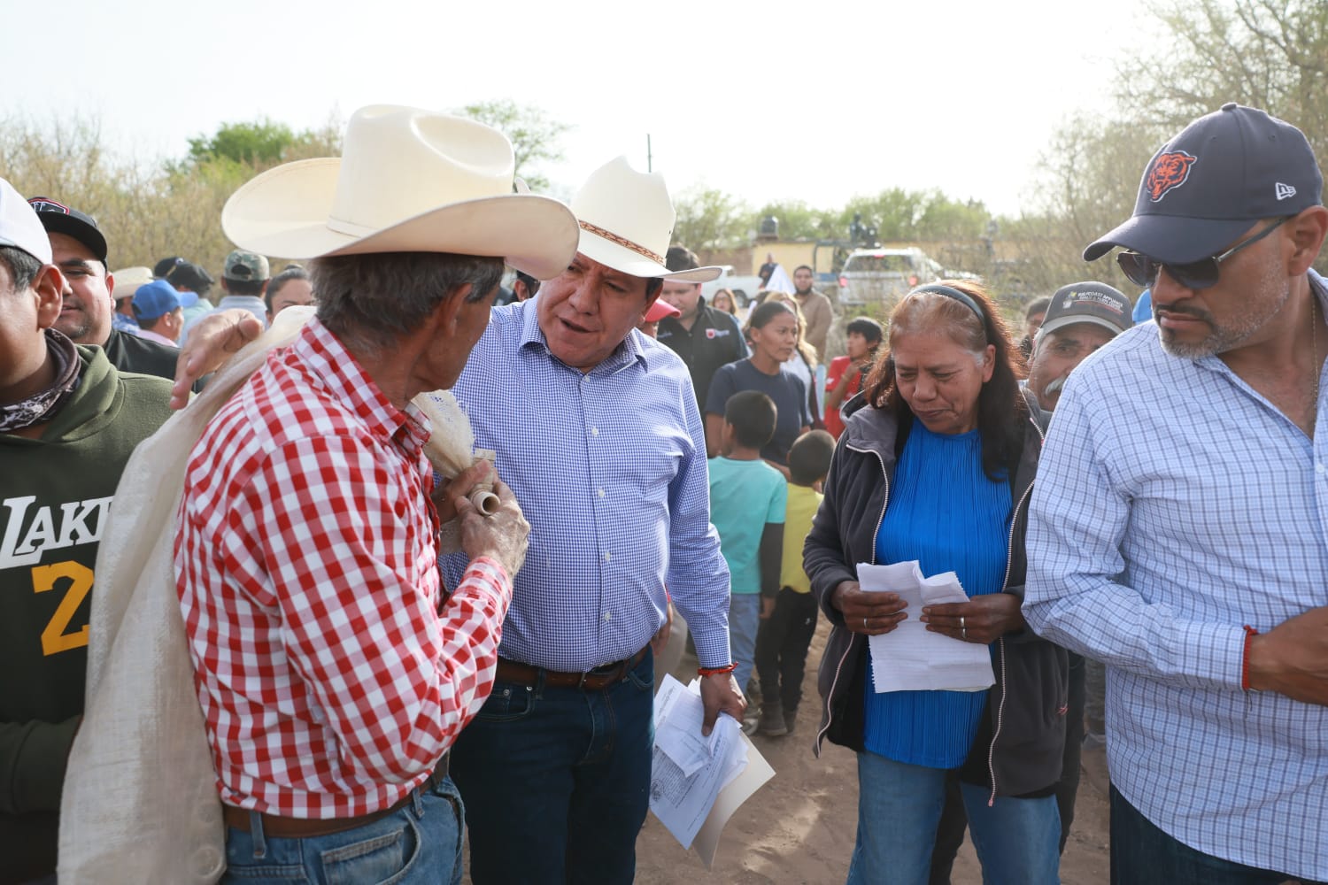 Cumple Gobernador David Monreal compromisos con Chichimequillas con maquinaria y apoyo al bienestar