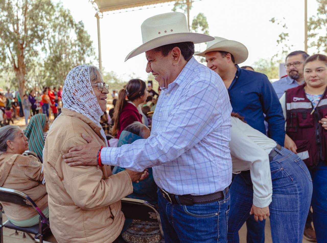 Entrega Gobernador David Monreal a familias rurales de Fresnillo apoyos alimentarios y anuncia la rehabilitación de espacios