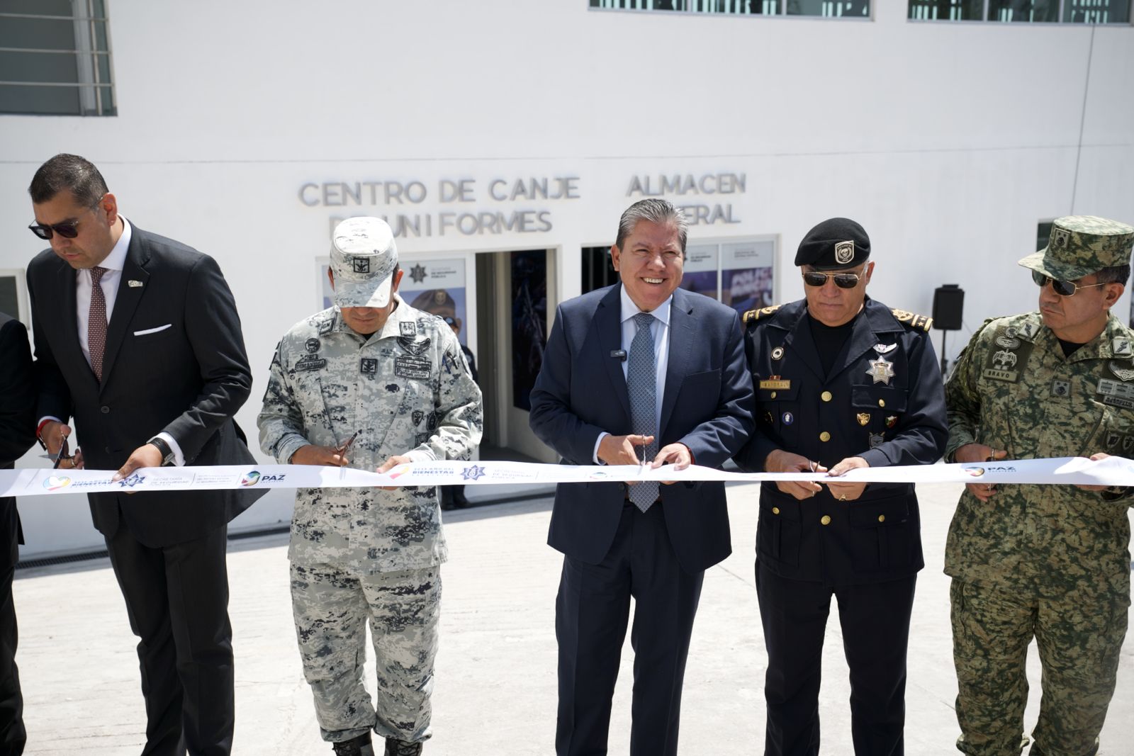 Inaugura Gobernador David Monreal Centro de Canje de Uniformes y Gimnasio para dignificar a policías