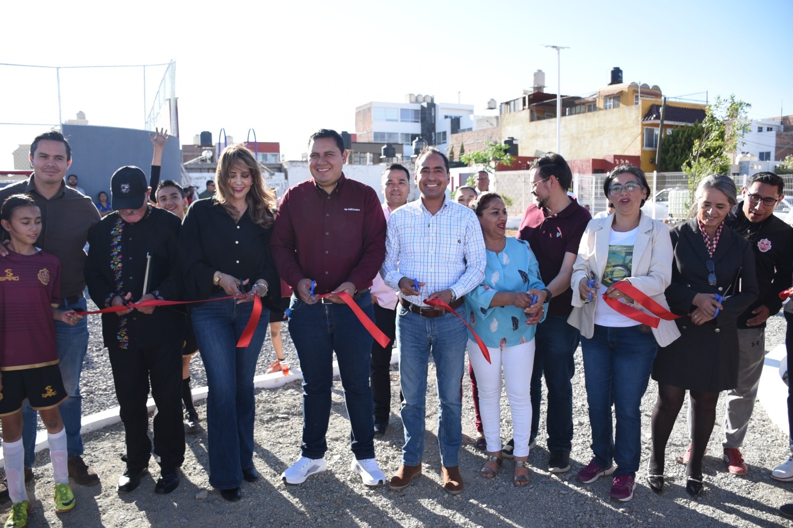 Rehabilita Pepe Saldívar parque público en Villas del Monasterio