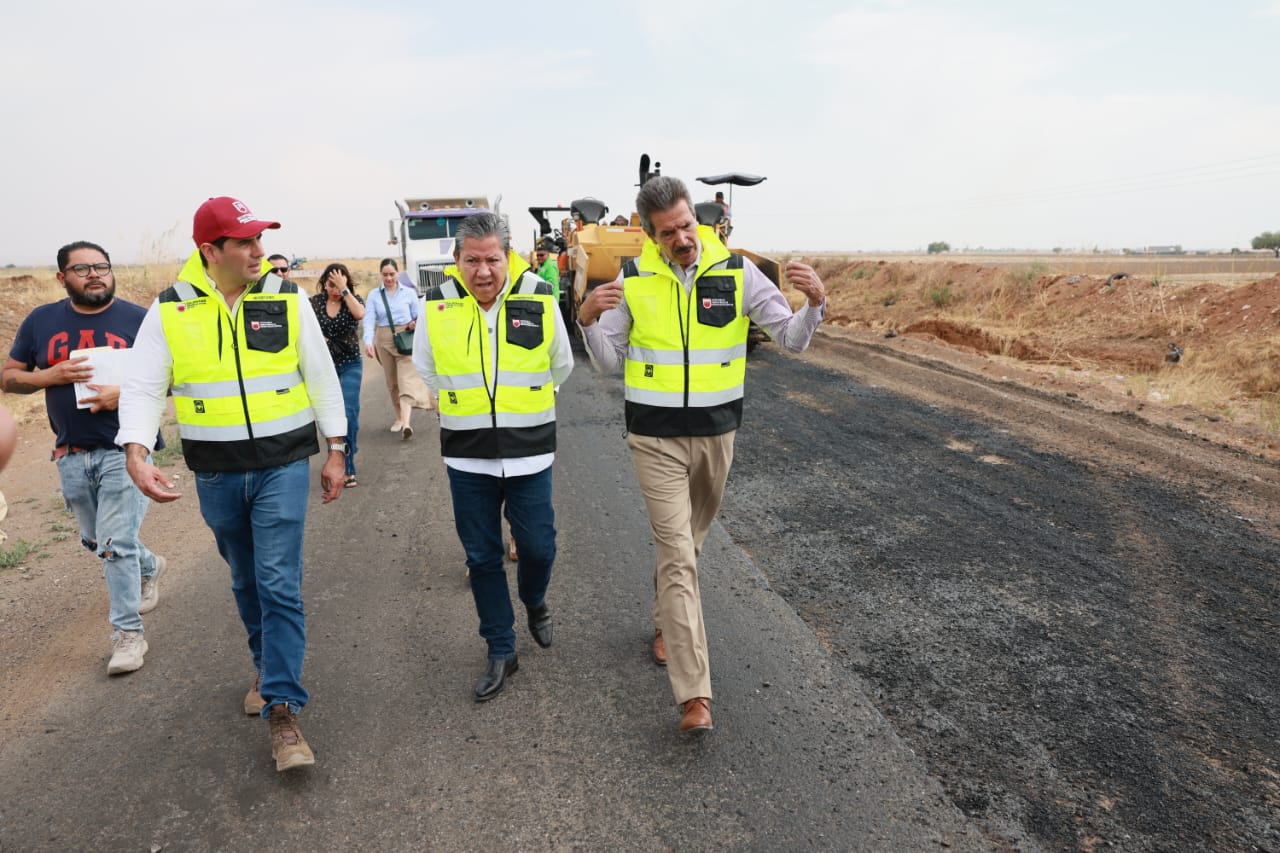 Supervisa Gobernador David Monreal rehabilitación de carreteras en Calera y Villa de Cos