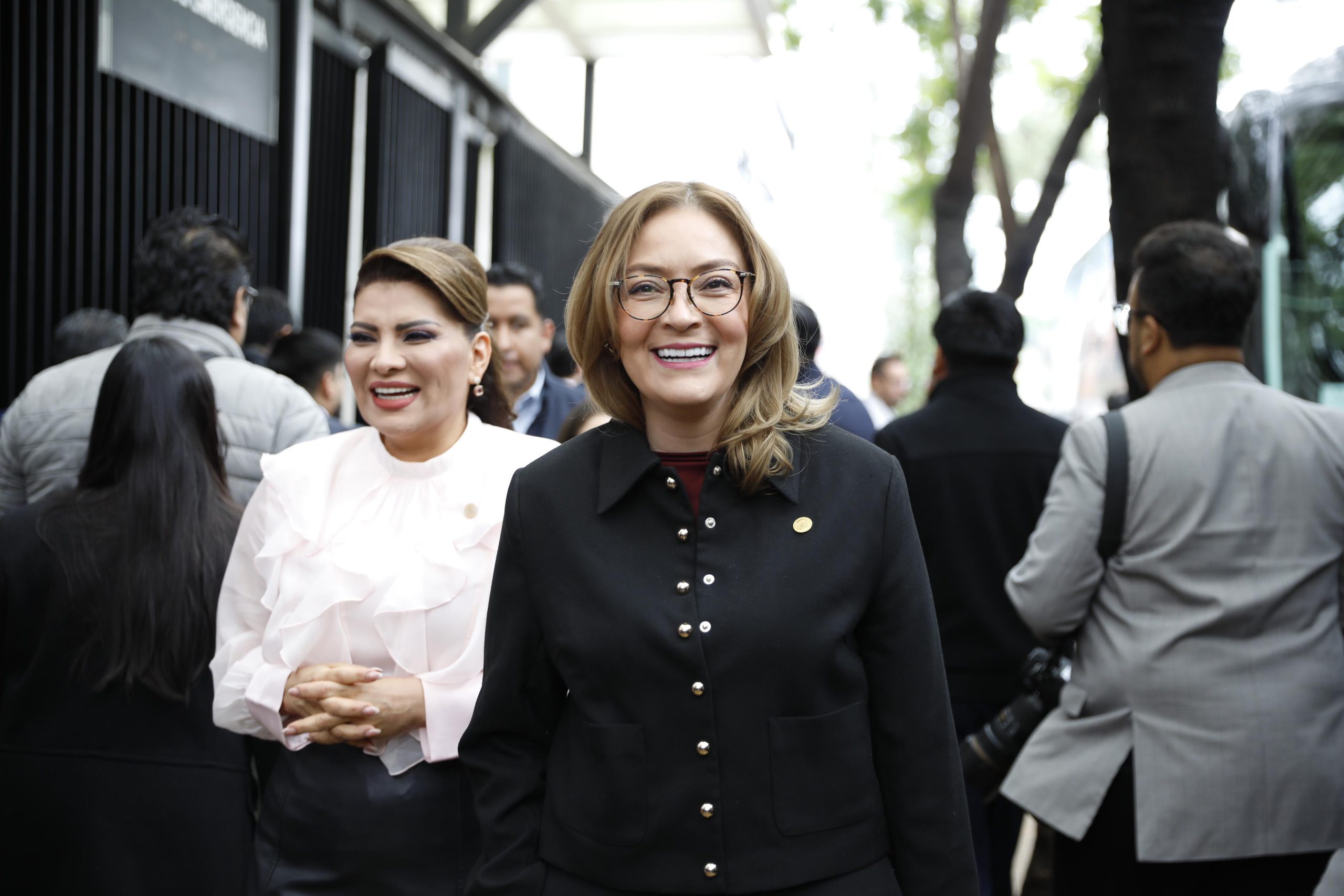 RECONOCIMIENTO A LAS MUJERES QUE HAN TRANSFORMADO NUESTRA PATRIA: UN ACTO DE JUSTICIA HISTÓRICA: SENADORA VERÓNICA DÍAZ