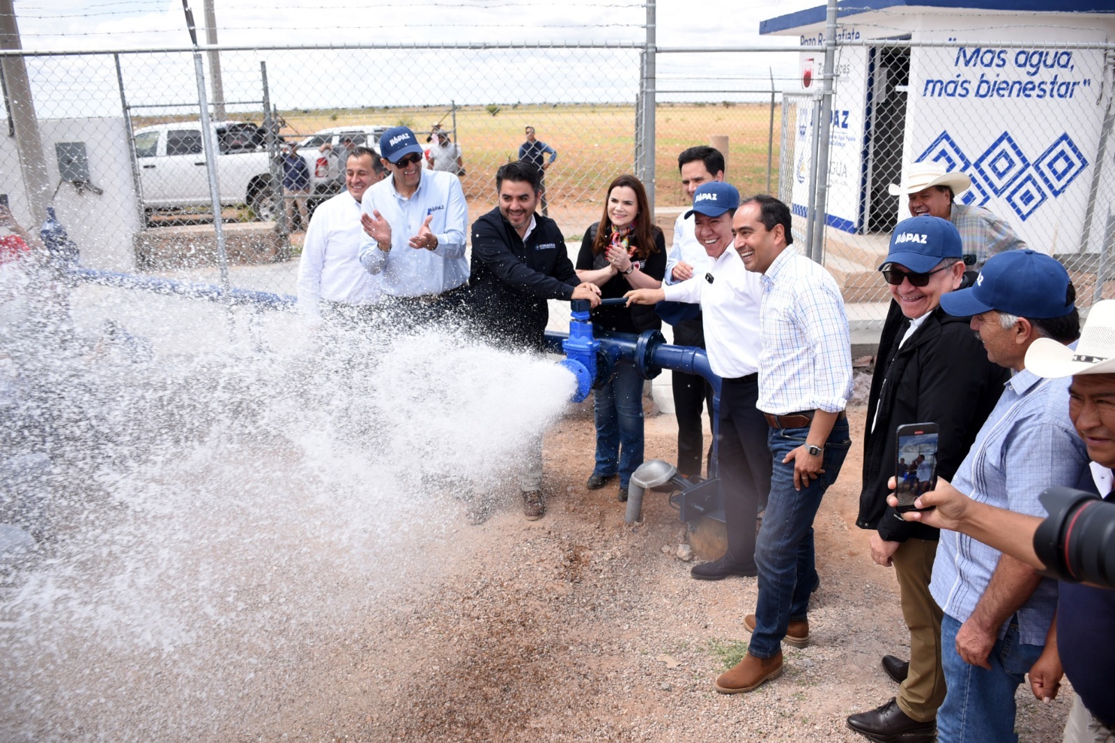 Inauguran Gobernador David Monreal y Director de la Conagua pozo de agua potable en Tacoaleche, Guadalupe