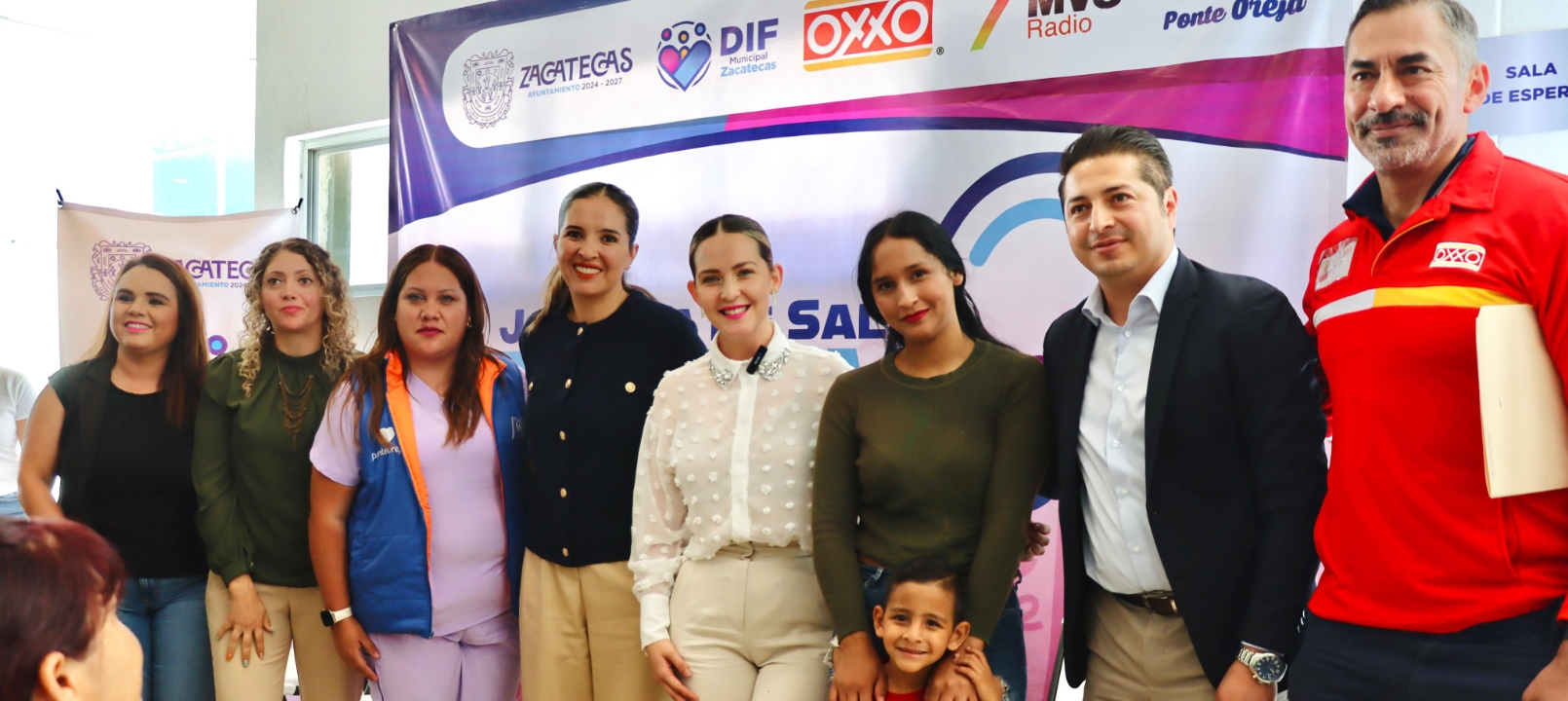 ENTREGA DIF CAPITAL AUXILIARES AUDITIVOS EN COORDINACIÓN CON OXXO Y MVS RADIO