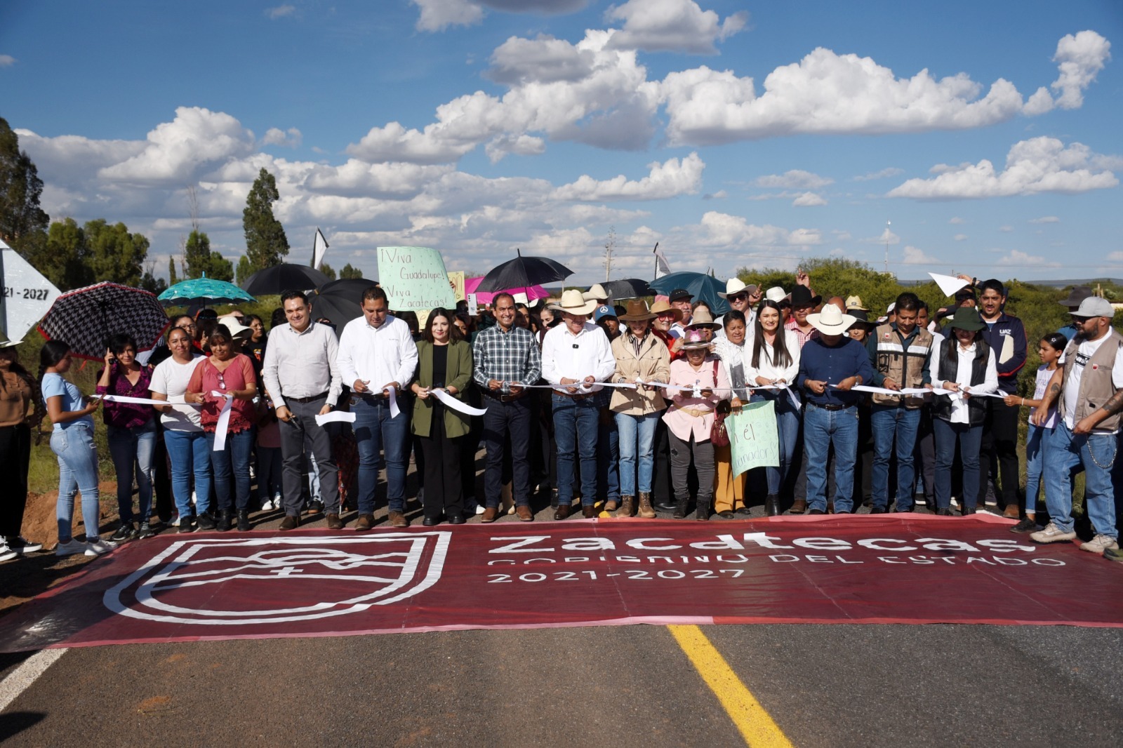 Inaugura Gobernador David Monreal tramo carretero en La Cocinera, como parte del rescate vial de Guadalupe