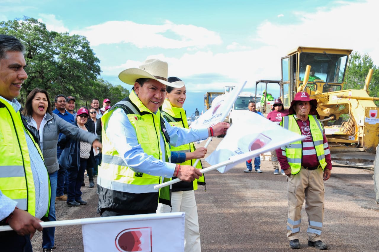 Inicia Gobernador David Monreal rehabilitación de segunda etapa de tramo carretero La Estancia-Corrales