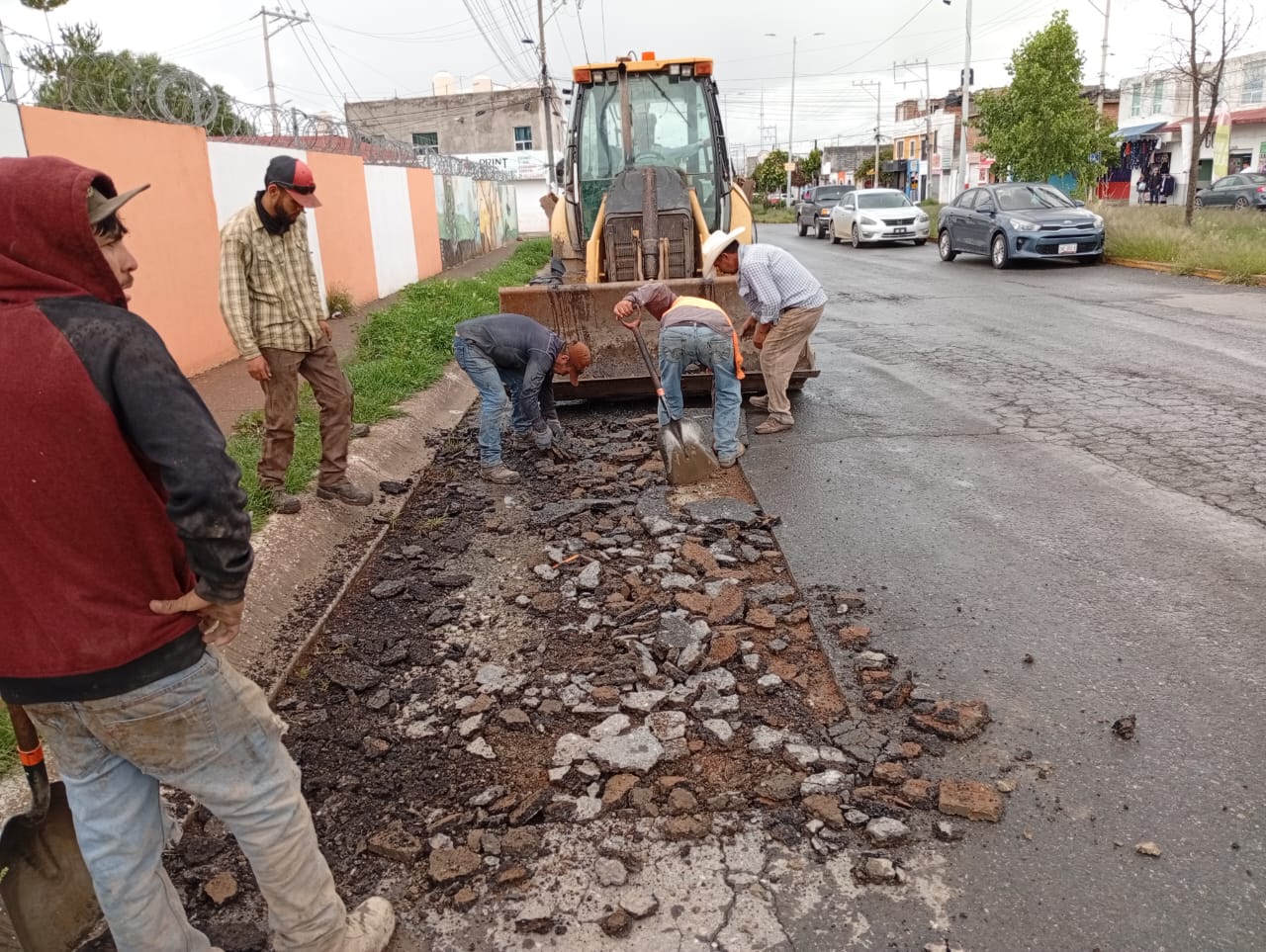 Continúan en Guadalupe trabajos de bacheo y rehabilitación