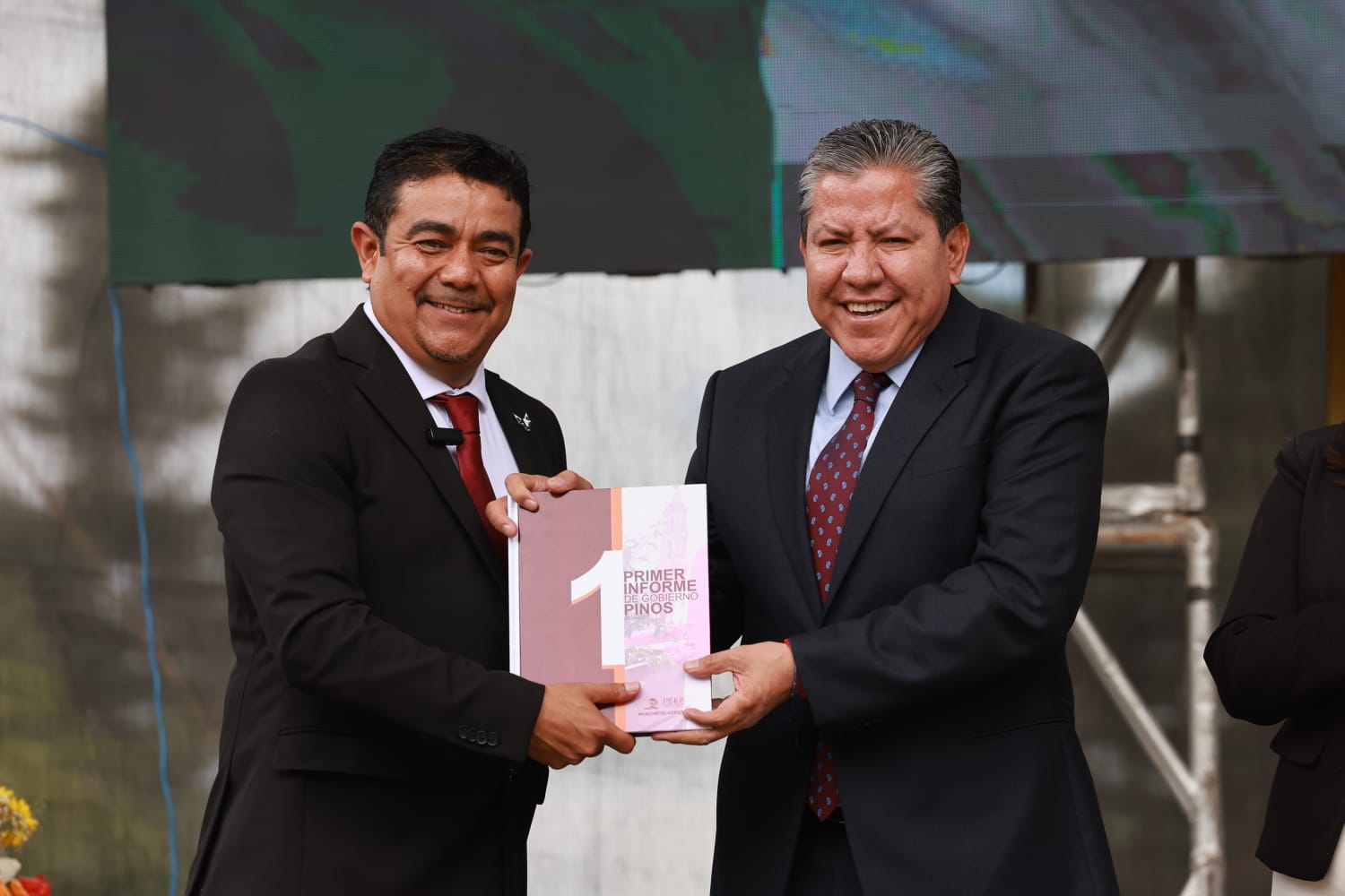 Gobernador David Monreal levantará bandera blanca en carreteras de Pinos; invertirá 27 millones de pesos al cierre del 2025