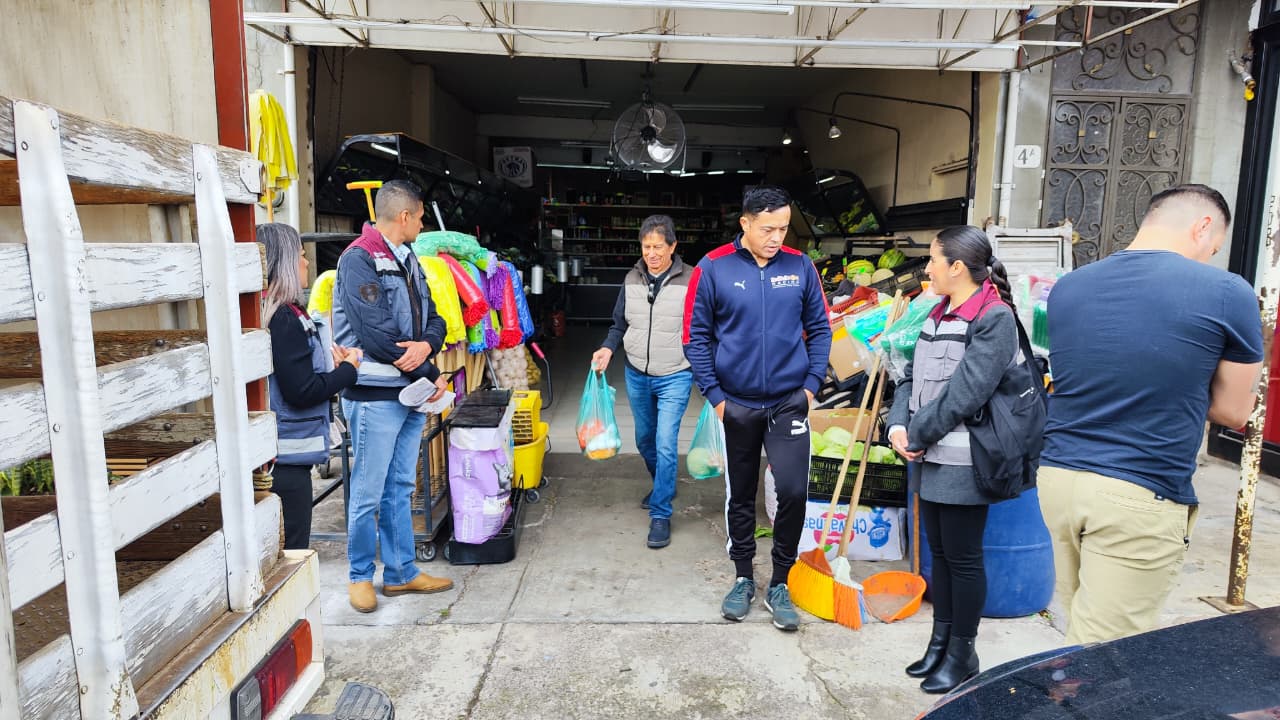 Se mantiene atención a comerciantes de la Avenida García Salinas