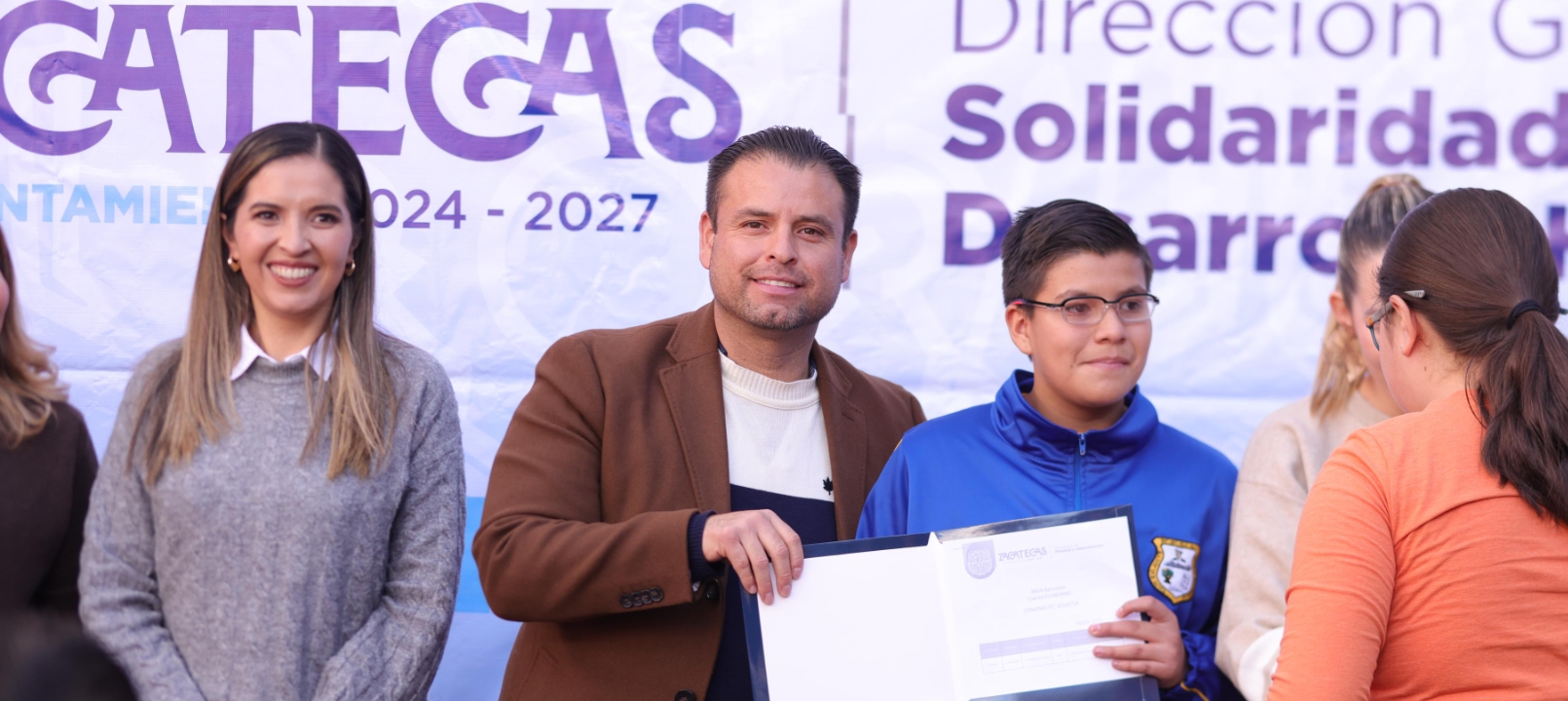 Zacatecas capital impulsa la educación con entrega de becas a 700 estudiantes de primaria y secundaria