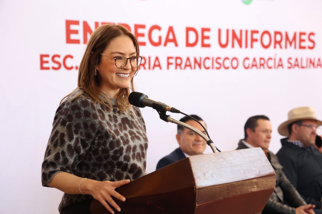 Infraestructura escolar y uniformes gratuitos impulsan el bienestar educativo en Jerez: Senadora Vero Díaz