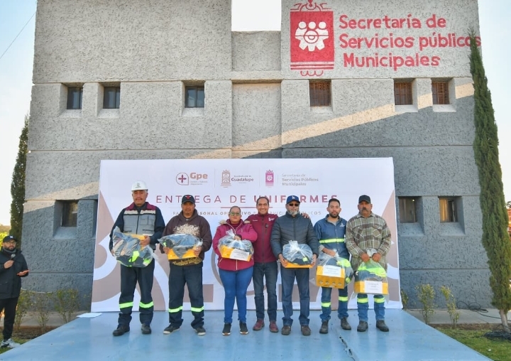 Entrega Pepe Saldívar uniformes de calidad a Secretaría de Servicios Públicos