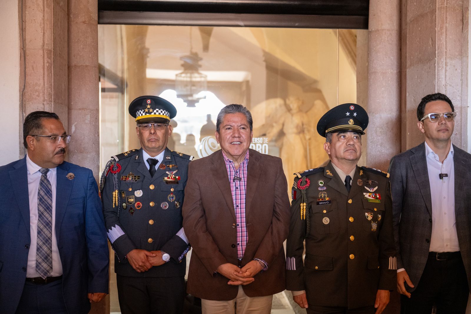 Inaugura Gobernador David Monreal exposición fotográfica en homenaje al Ejército Mexicano