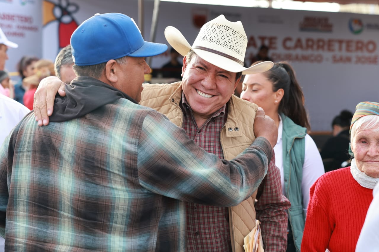 Con reparación de 70% de sus carreteras, Gobernador David Monreal lleva progreso al municipio de Fresnillo