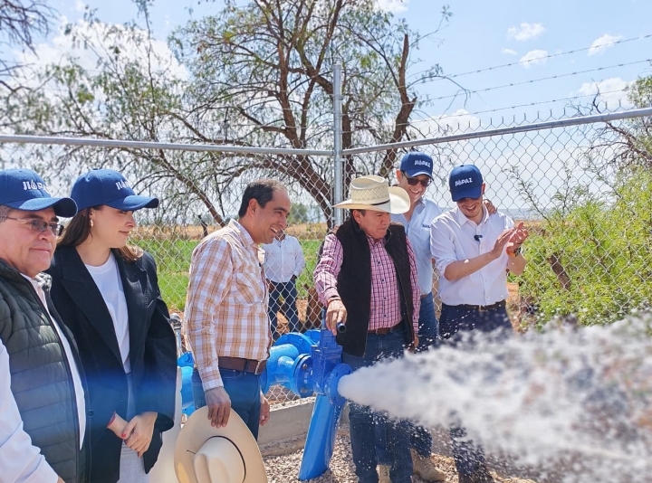 Reconoce Pepe Saldívar a la Jiapaz por llevar más agua a colonias de Guadalupe