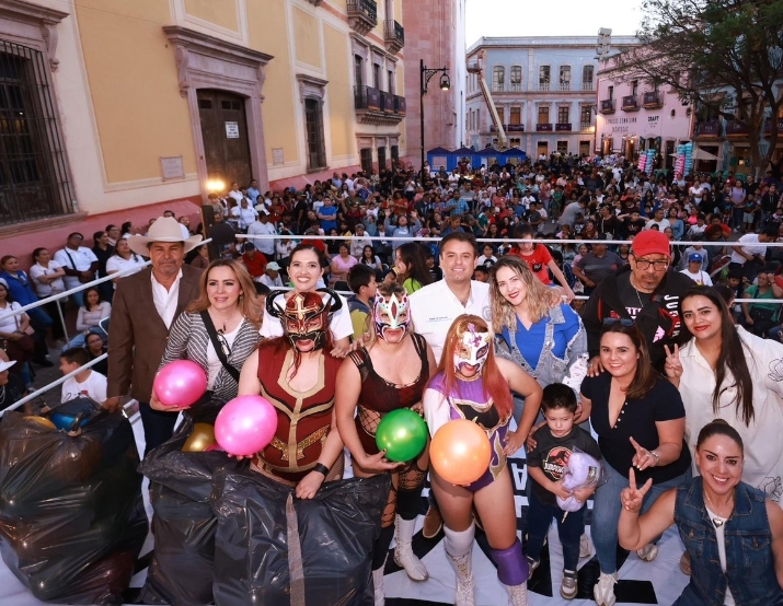 ¡Máscaras, Capas y Sonrisas! Miguel Varela Celebra a la Niñez con Lucha Libre