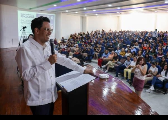 Reconoce Secretario General de Gobierno, Rodrigo Reyes Mugüerza, aportaciones de la psicología a la sociedad