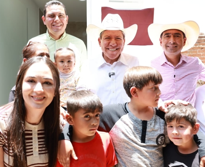 Mejora Gobernador David Monreal Ávila viviendas de familias en Zóquite, Guadalupe
