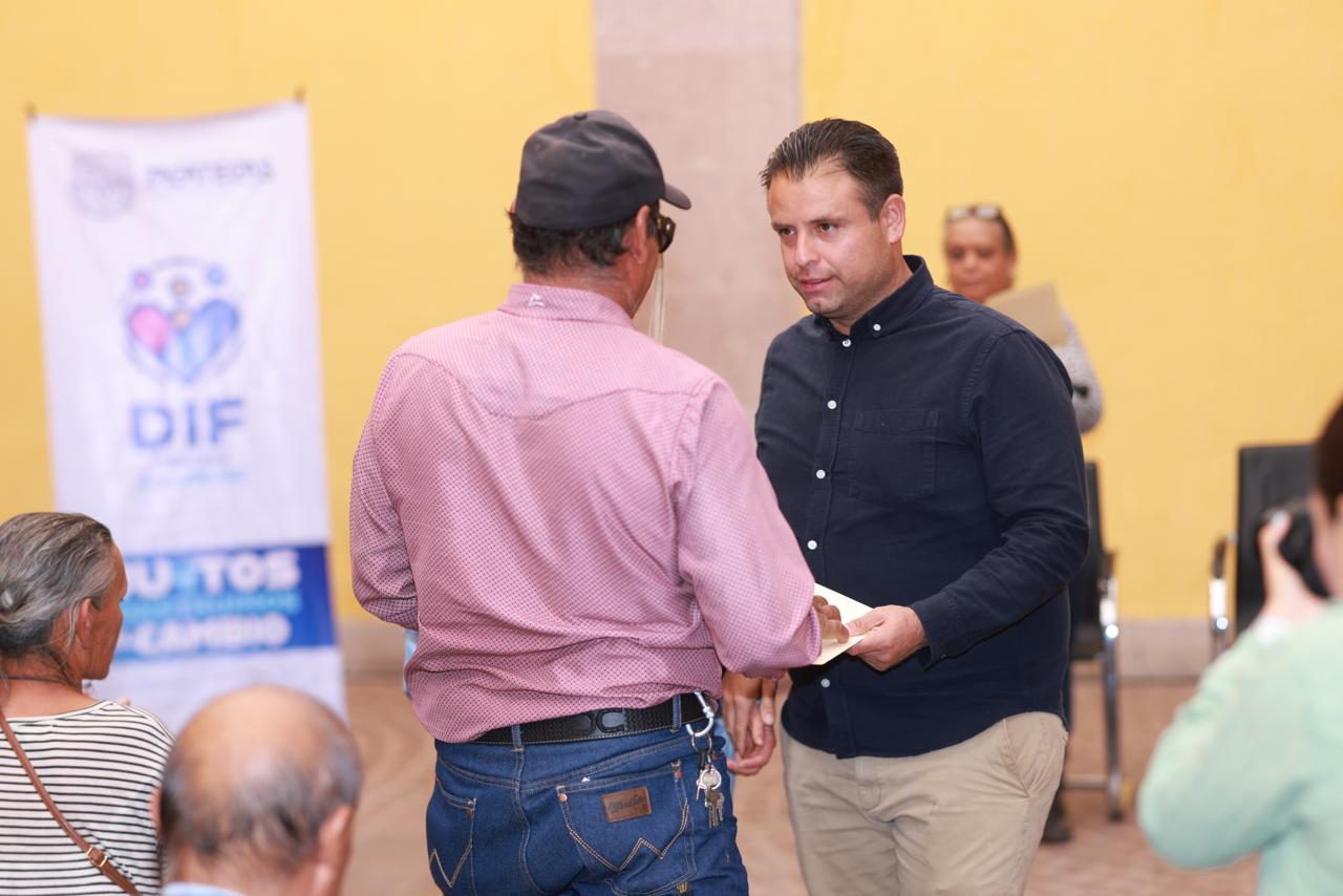 Entrega DIF Capital apoyos del programa “Juntos Construyendo la Inclusión»