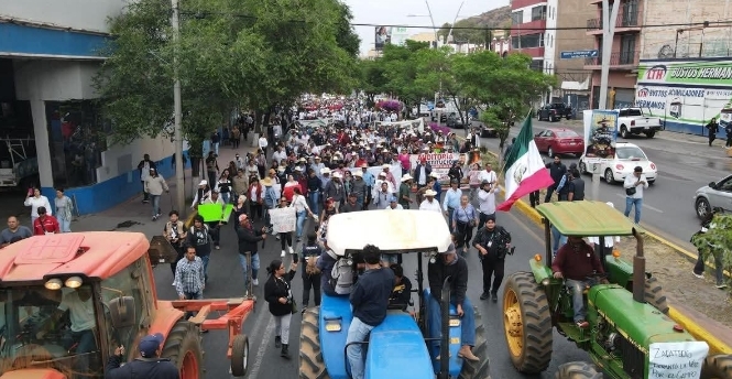 El alcalde de Miguel Varela celebró que la marcha realizada este día en la capital se desarrollara de manera pacífica, ordenada y sin incidentes, destacando la participación responsable de las y los ciudadanos que ejercieron su derecho a la libre manifestación con respeto y civilidad