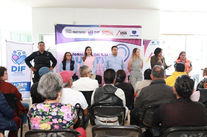 Entrega Miguel Varela apoyos auditivos en alianza con Fundación Oxxo y MVS Radio