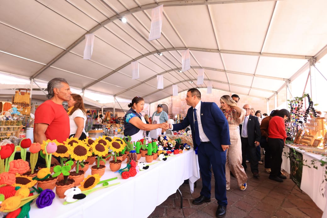 Plaza de Armas se llena de cultura, artesanías y tradiciones con el Festival de Ciudades Hermanas
