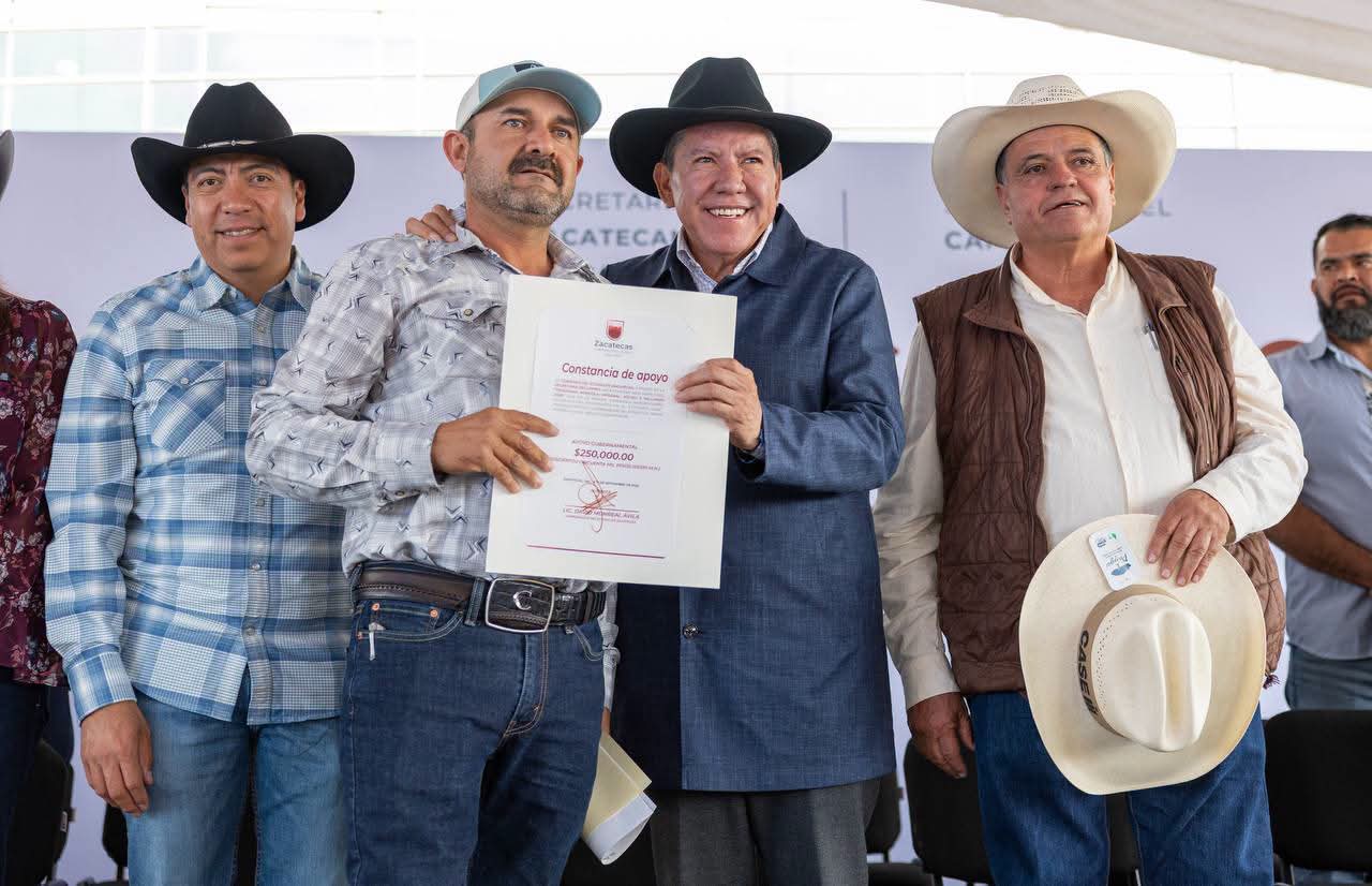 Encabeza Gobernador David Monreal séptima Expo Feria Agropecuaria para el Migrante; entrega 30 tractores y 22 subsidios de 250 mil pesos