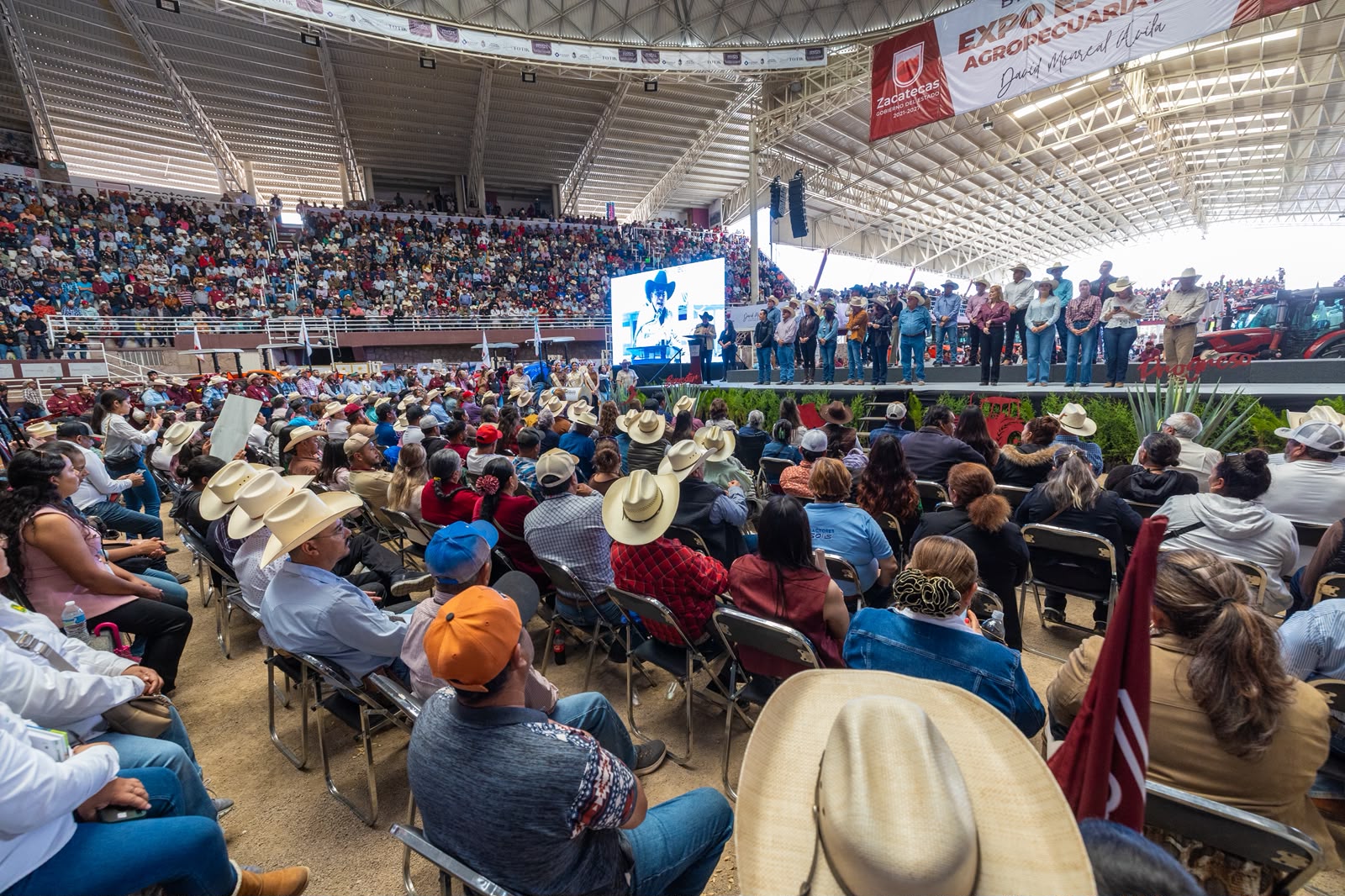 Con la Expo Estatal Agropecuaria 2026, equipa Gobernador David Monreal al campo zacatecano; rifa 400 tractores