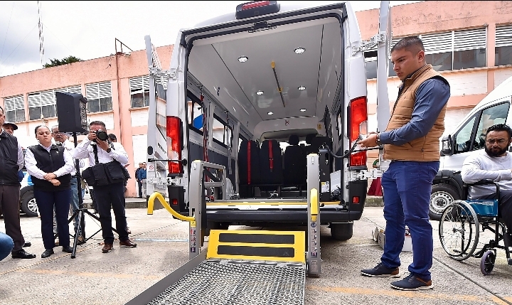 Recibe Gobierno de Zacatecas dos unidades para traslado de personas con discapacidad