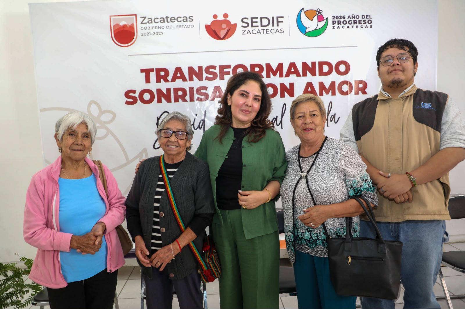 Entrega Gobierno de Zacatecas 50 prótesis dentales a adultos mayores, del Programa Transformando Sonrisas con Amor